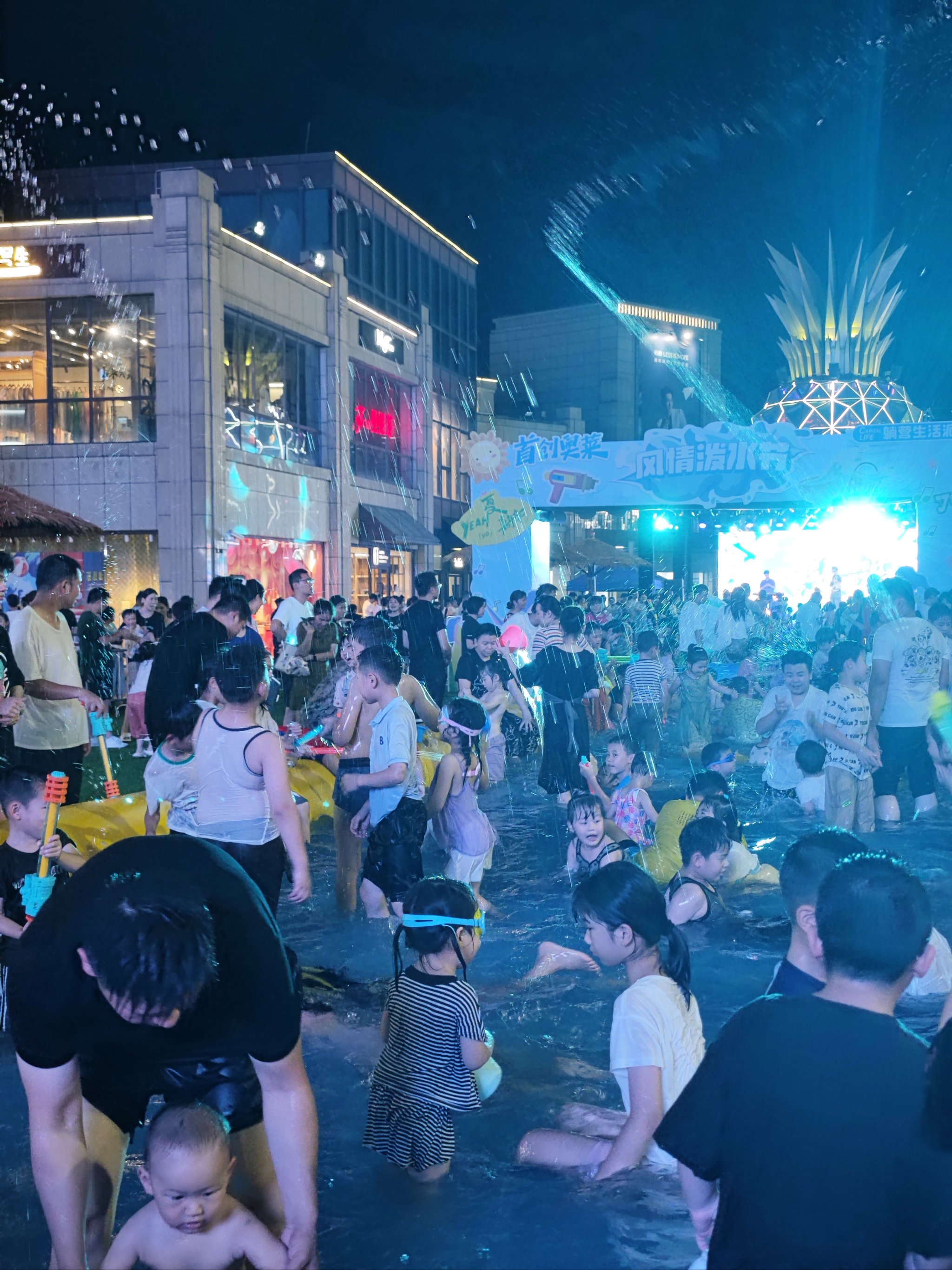 开云网页版登录入口-夜间水上漂移大赛，灯光与水流的激情碰撞的简单介绍
