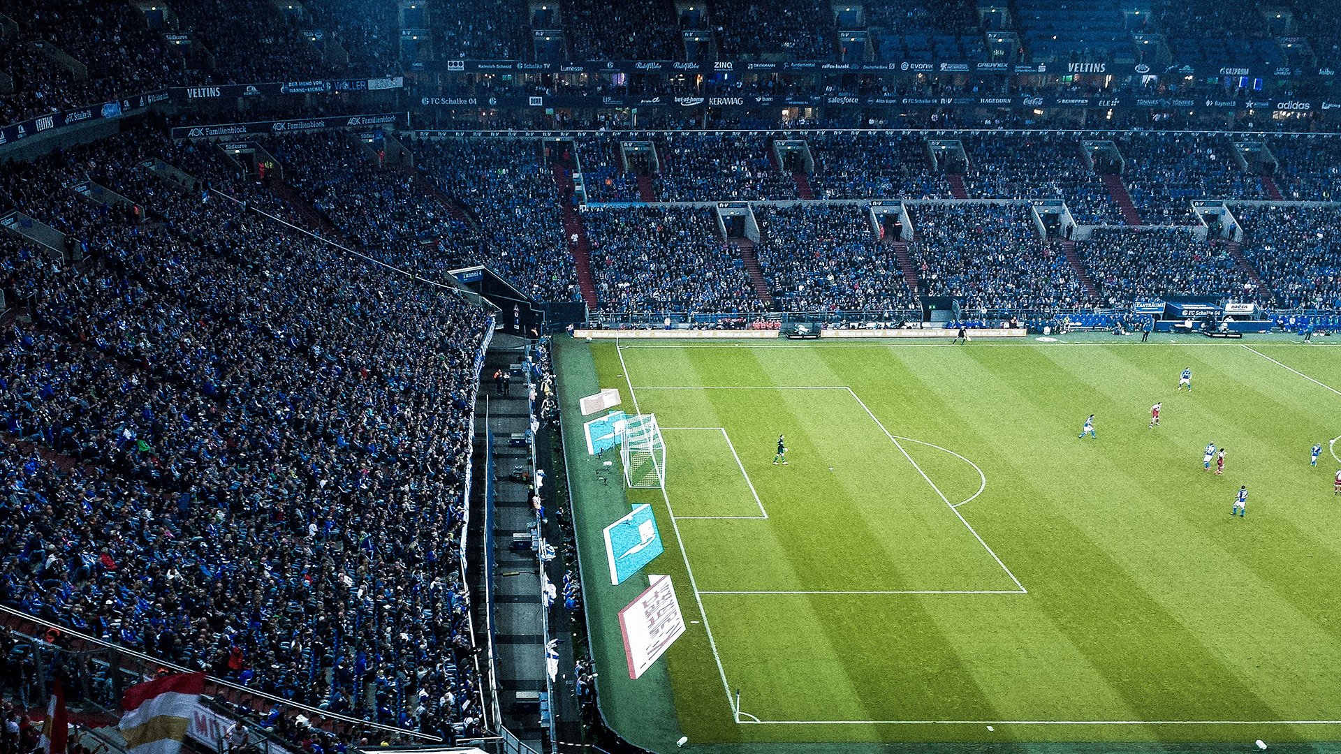 以“体育+文化+旅游”为核心的新型体育产业链日益成熟,体育旅游带动的行业