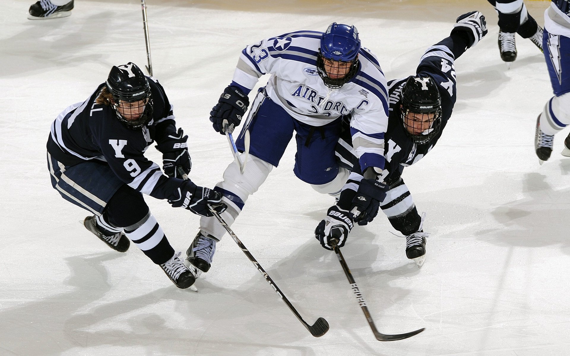 英超：曼联3-2惊险逆转切尔西，C.朗格拉姆双响球，英超第33轮_曼联五年首胜切尔西 冠军争夺悬念重启